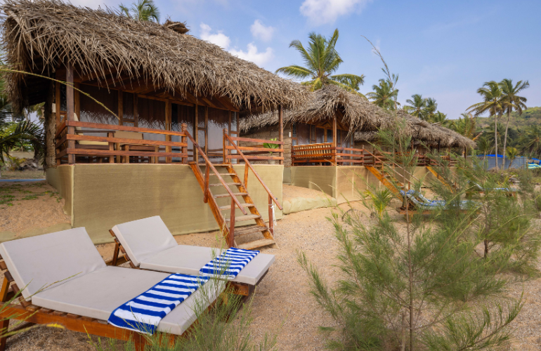 Ravi Yoga beach cabanas and sun loungers Exterior view of Ravi Yoga beach cabanas including sun loungers